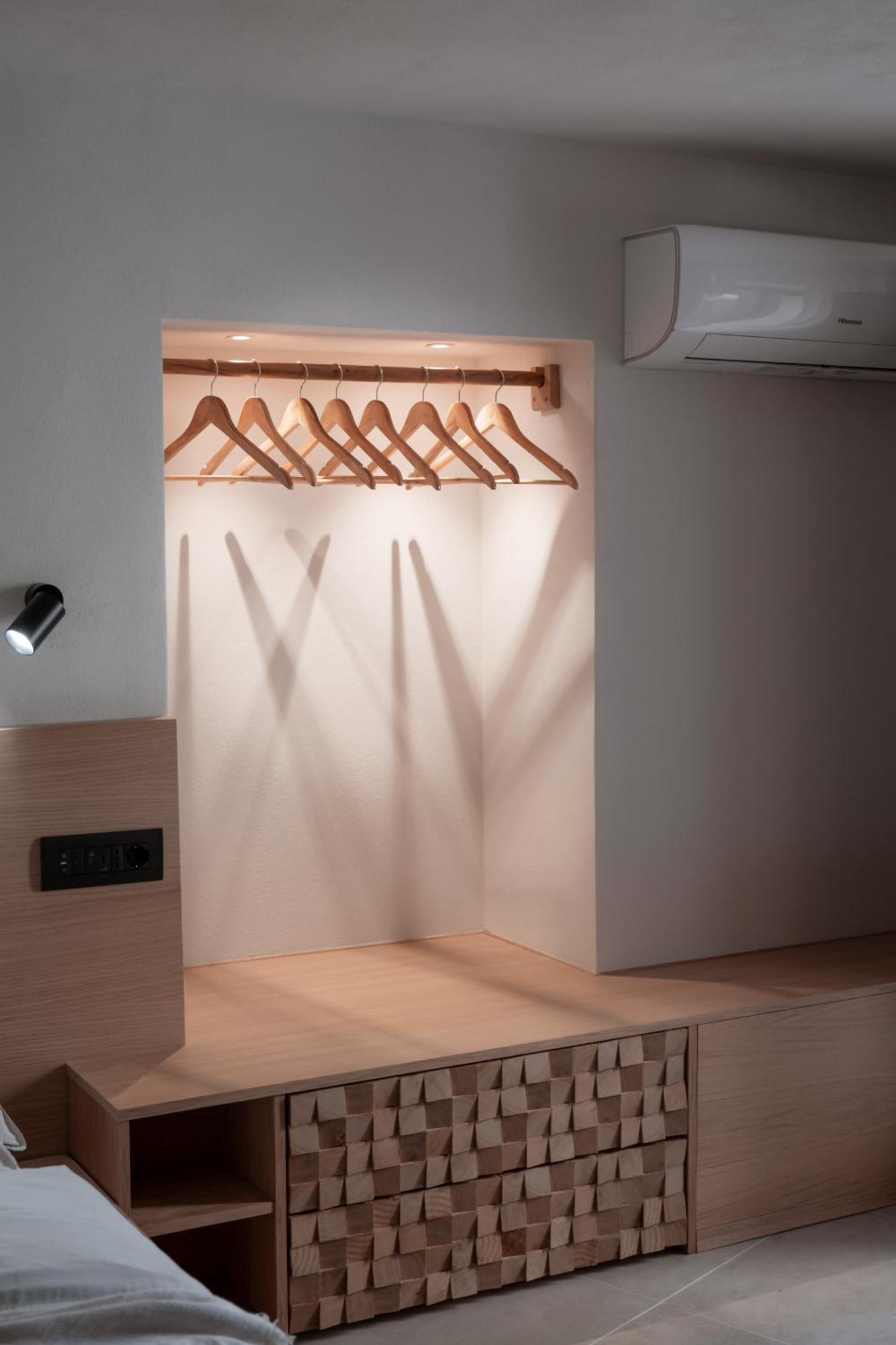 La Peti Small Luxury House